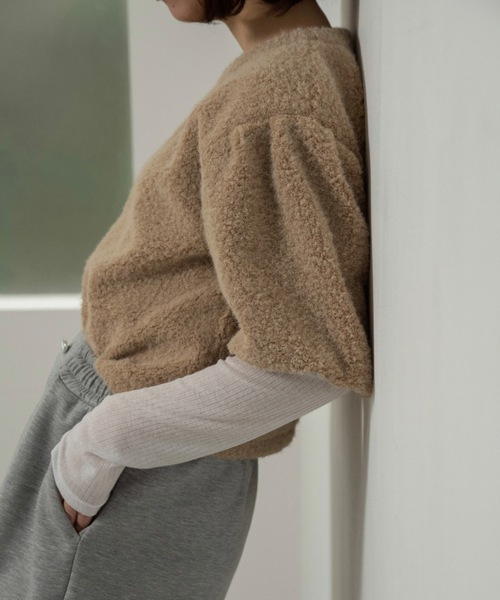 lawgy(ラウジー)の「fluffy puff shoulder short tops / フラッフィーパフショルダーショートトップス(その他トップス・レディース・アイボリー/ブラック/ベージュ・FREE)」の22枚目の写真