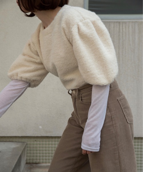lawgy(ラウジー)の「fluffy puff shoulder short tops / フラッフィーパフショルダーショートトップス(その他トップス・レディース・アイボリー/ブラック/ベージュ・FREE)」の18枚目の写真