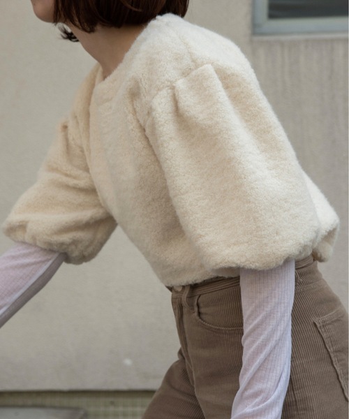 lawgy(ラウジー)の「fluffy puff shoulder short tops / フラッフィーパフショルダーショートトップス(その他トップス・レディース・アイボリー/ブラック/ベージュ・FREE)」の17枚目の写真