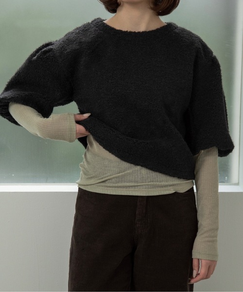 lawgy(ラウジー)の「fluffy puff shoulder short tops / フラッフィーパフショルダーショートトップス(その他トップス・レディース・アイボリー/ブラック/ベージュ・FREE)」の7枚目の写真