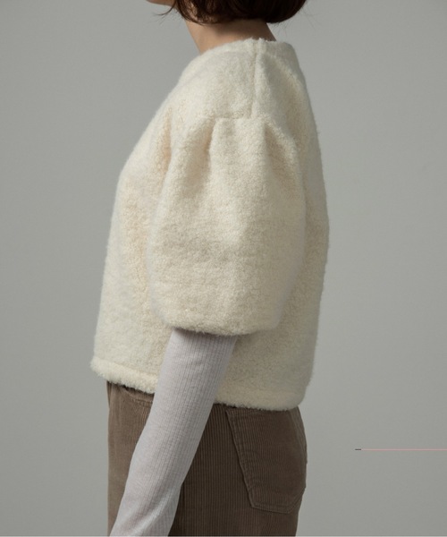 lawgy(ラウジー)の「fluffy puff shoulder short tops / フラッフィーパフショルダーショートトップス(その他トップス・レディース・アイボリー/ブラック/ベージュ・FREE)」の16枚目の写真