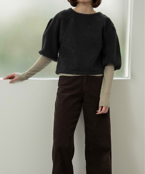 lawgy(ラウジー)の「fluffy puff shoulder short tops / フラッフィーパフショルダーショートトップス(その他トップス・レディース・アイボリー/ブラック/ベージュ・FREE)」の9枚目の写真
