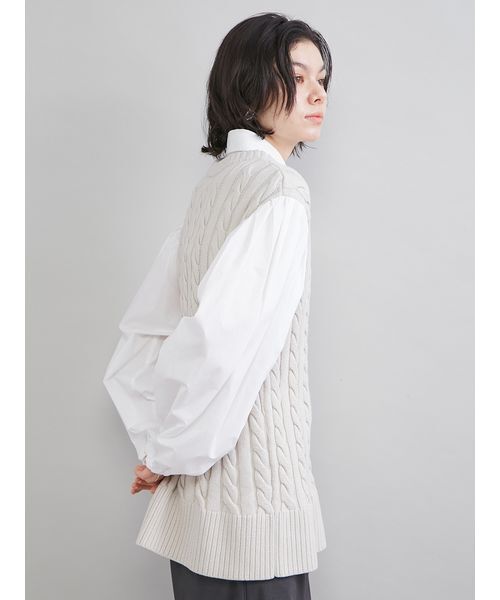 Mila Owen(ミラオーウェン)の「付け衿付きシャツドッキングケーブルニット(シャツ/ブラウス・レディース・ネイビー/キャメル/ライトベージュ・F)」の13枚目の写真