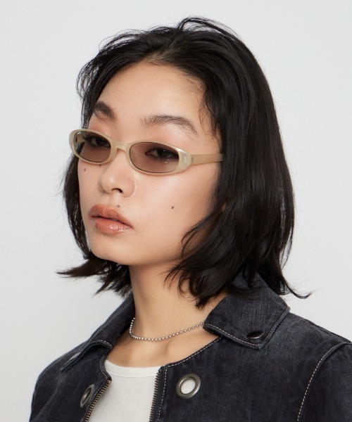 LAGUA GEM（ラグアジェム）の「CURVE SHAPE アイウェア（サングラス・レディース・ブラック/ベージュ/ブラウン・FREE）」の3枚目の写真