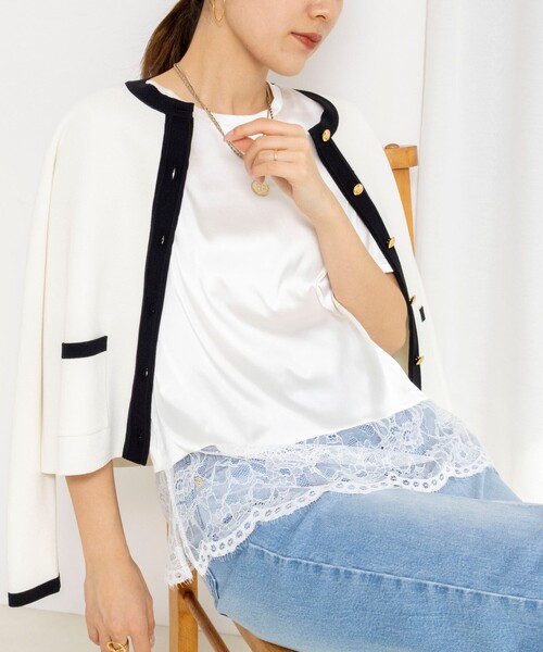 NOLLEY’S(ノーリーズ)の「ウォッシャブル裾レースオトナサテンTシャツ(シャツ/ブラウス・レディース・ブラック/ネイビー/ホワイト・38)」の2枚目の写真