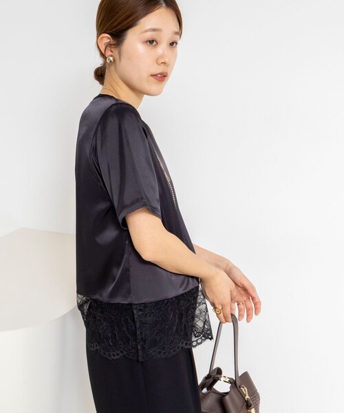NOLLEY’S(ノーリーズ)の「ウォッシャブル裾レースオトナサテンTシャツ(シャツ/ブラウス・レディース・ブラック/ネイビー/ホワイト・38)」の17枚目の写真