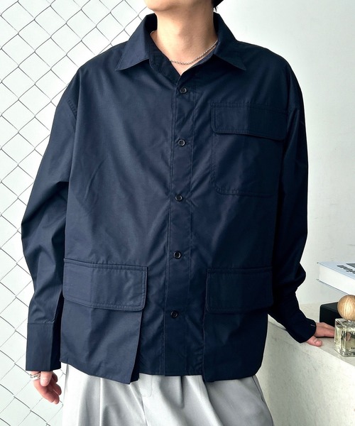 UNDERSTATEMENTs（アンダーステイトメント）の「【ユニセックス】ビッグポケットレギュラーカラーシャツ（シャツ/ブラウス・メンズ・ダークネイビー/ホワイト/ブラック系その他2/ブラック系その他・MEDIUM/LARGE）」の4枚目の写真