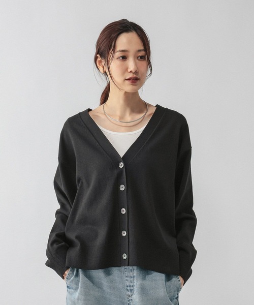 GLOBAL WORK（グローバルワーク）の「ドライタッチVネックカーディガン長袖/634143（カーディガン/ボレロ・レディース・ブラウン/グレー系5/ブラック/コーラルピンク/ライトイエロー/ライトブルー/ライトベージュ・SHORT/REGULAR）」の2枚目の写真