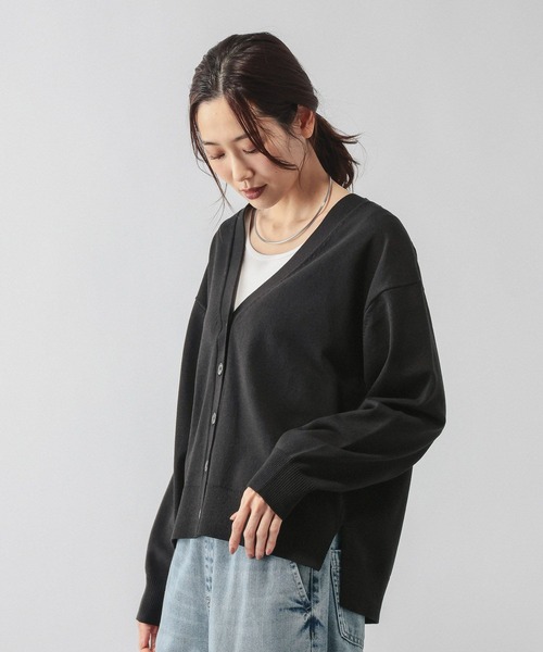 GLOBAL WORK（グローバルワーク）の「ドライタッチVネックカーディガン長袖/634143（カーディガン/ボレロ・レディース・ブラウン/グレー系5/ブラック/コーラルピンク/ライトイエロー/ライトブルー/ライトベージュ・SHORT/REGULAR）」の11枚目の写真