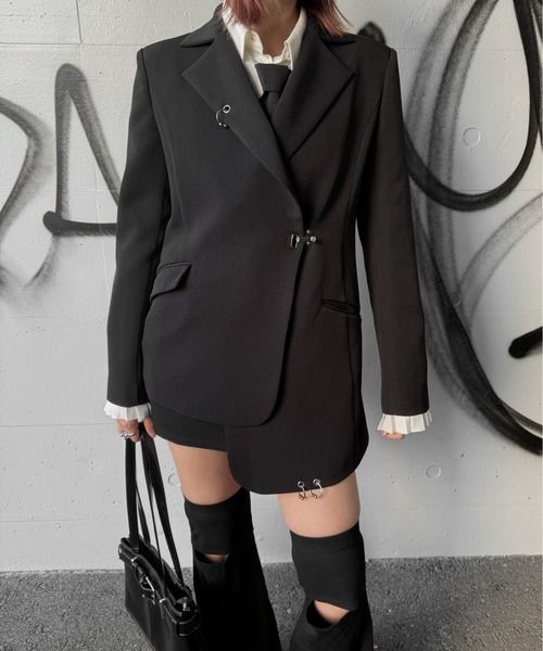 jiasecond.（ジアセカンド）の「【jiasecond.】アシンメトリーフックオーバージャケット / ジャケット アウター モード アシメ 変形 ピアス オーバー（テーラードジャケット・レディース・ブラック・FREE）」の2枚目の写真