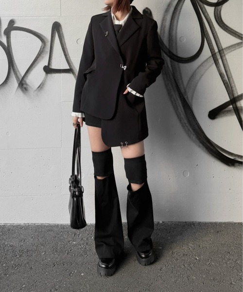 jiasecond.（ジアセカンド）の「【jiasecond.】アシンメトリーフックオーバージャケット / ジャケット アウター モード アシメ 変形 ピアス オーバー（テーラードジャケット・レディース・ブラック・FREE）」の5枚目の写真