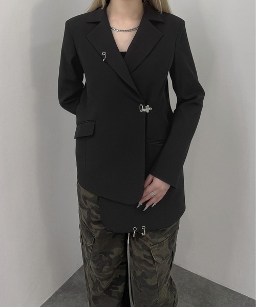 jiasecond.（ジアセカンド）の「【jiasecond.】アシンメトリーフックオーバージャケット / ジャケット アウター モード アシメ 変形 ピアス オーバー（テーラードジャケット・レディース・ブラック・FREE）」の4枚目の写真