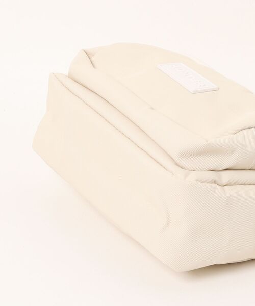 HUNTER（ハンター）の「ナイロン クロスボディ ボーン イン スコットランド（ボディバッグ/ウエストポーチ・レディース・ホワイト・ONE）」の7枚目の写真