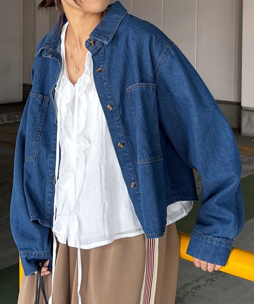 ISOOK（アイスー）の「【ISOOK / アイスー】オーバーサイズデニムライクジャケット / Gジャン デニムシャツ シャツジャケット デニムジャケット ミドル丈 ビッグシルエット オーバーサイズ 長袖 春ジャケット 春服 ブルー ライトブルー ZOZOTOWN限定（デニムジャケット・レディース・ライトブルー/ブルー・FREE）」の2枚目の写真