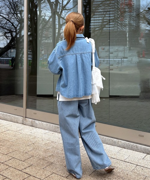 ISOOK（アイスー）の「【ISOOK / アイスー】オーバーサイズデニムライクジャケット / Gジャン デニムシャツ シャツジャケット デニムジャケット ミドル丈 ビッグシルエット オーバーサイズ 長袖 春ジャケット 春服 ブルー ライトブルー ZOZOTOWN限定（デニムジャケット・レディース・ライトブルー/ブルー・FREE）」の7枚目の写真