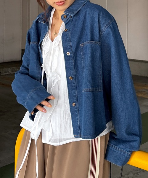 ISOOK（アイスー）の「【ISOOK / アイスー】オーバーサイズデニムライクジャケット / Gジャン デニムシャツ シャツジャケット デニムジャケット ミドル丈 ビッグシルエット オーバーサイズ 長袖 春ジャケット 春服 ブルー ライトブルー ZOZOTOWN限定（デニムジャケット・レディース・ライトブルー/ブルー・FREE）」の11枚目の写真