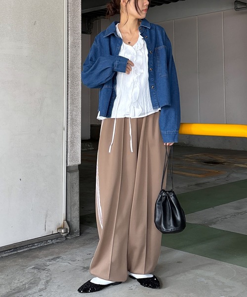 ISOOK（アイスー）の「【ISOOK / アイスー】オーバーサイズデニムライクジャケット / Gジャン デニムシャツ シャツジャケット デニムジャケット ミドル丈 ビッグシルエット オーバーサイズ 長袖 春ジャケット 春服 ブルー ライトブルー ZOZOTOWN限定（デニムジャケット・レディース・ライトブルー/ブルー・FREE）」の12枚目の写真