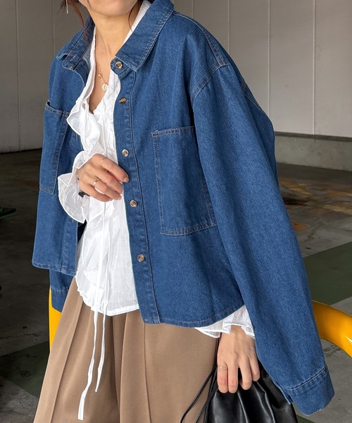 ISOOK（アイスー）の「【ISOOK / アイスー】オーバーサイズデニムライクジャケット / Gジャン デニムシャツ シャツジャケット デニムジャケット ミドル丈 ビッグシルエット オーバーサイズ 長袖 春ジャケット 春服 ブルー ライトブルー ZOZOTOWN限定（デニムジャケット・レディース・ライトブルー/ブルー・FREE）」の9枚目の写真