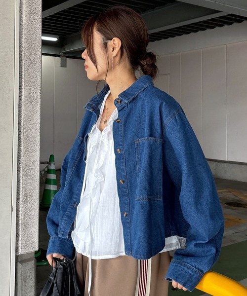 ISOOK（アイスー）の「【ISOOK / アイスー】オーバーサイズデニムライクジャケット / Gジャン デニムシャツ シャツジャケット デニムジャケット ミドル丈 ビッグシルエット オーバーサイズ 長袖 春ジャケット 春服 ブルー ライトブルー ZOZOTOWN限定（デニムジャケット・レディース・ライトブルー/ブルー・FREE）」の21枚目の写真