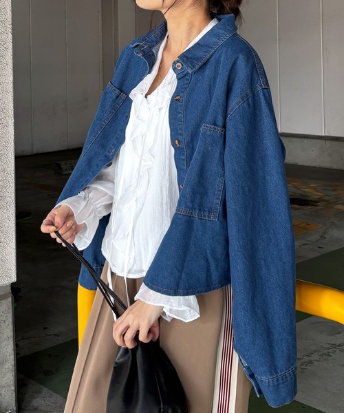 ISOOK（アイスー）の「【ISOOK / アイスー】オーバーサイズデニムライクジャケット / Gジャン デニムシャツ シャツジャケット デニムジャケット ミドル丈 ビッグシルエット オーバーサイズ 長袖 春ジャケット 春服 ブルー ライトブルー ZOZOTOWN限定（デニムジャケット・レディース・ライトブルー/ブルー・FREE）」の10枚目の写真