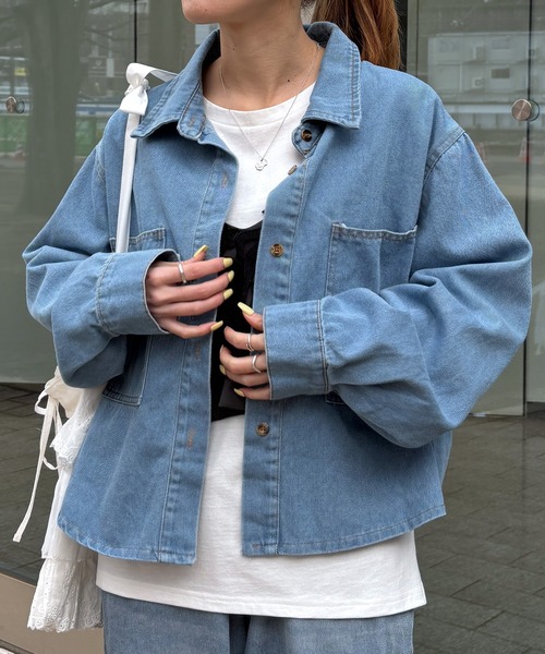 ISOOK（アイスー）の「【ISOOK / アイスー】オーバーサイズデニムライクジャケット / Gジャン デニムシャツ シャツジャケット デニムジャケット ミドル丈 ビッグシルエット オーバーサイズ 長袖 春ジャケット 春服 ブルー ライトブルー ZOZOTOWN限定（デニムジャケット・レディース・ライトブルー/ブルー・FREE）」の3枚目の写真