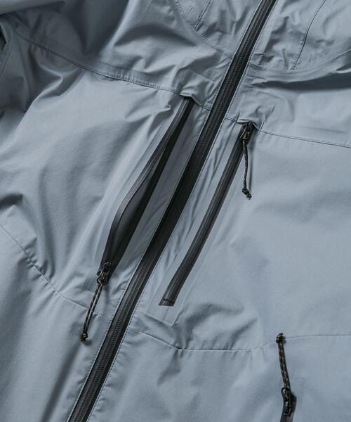 EKAL（エカル）の「HIKE SHELL JACKET（ナイロンジャケット・メンズ・ライトベージュ/ライトグレー・LARGE/MEDIUM/X-LARGE）」の6枚目の写真
