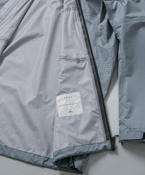 EKAL（エカル）の「HIKE SHELL JACKET（ナイロンジャケット・メンズ・ライトベージュ/ライトグレー・LARGE/MEDIUM/X-LARGE）」の8枚目の写真