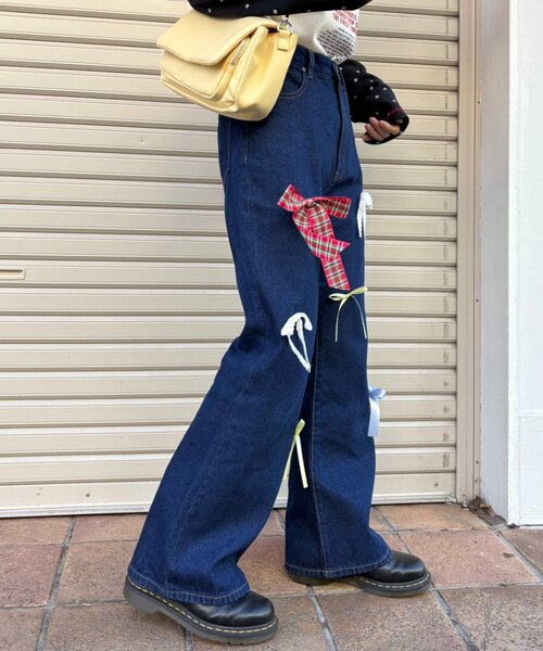 CIAOPANIC TYPY（チャオパニックティピー）の「【HELLO.SANFRANCISCO/ハローサンフランシスコ】カラフルリボンフレアデニム（デニムパンツ・レディース・ブルー/サックスブルー・SMALL/MEDIUM）」の6枚目の写真
