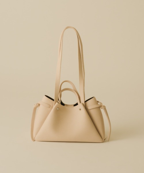 NEUNA(ヌナ)の「【iPadがすっぽり入る◎&ポーチ付き!】ノットハンドルバッグ(トートバッグ・レディース・ブラック/ライトベージュ・FREE)」の16枚目の写真