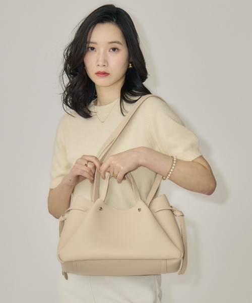 NEUNA(ヌナ)の「【iPadがすっぽり入る◎&ポーチ付き!】ノットハンドルバッグ(トートバッグ・レディース・ブラック/ライトベージュ・FREE)」の12枚目の写真