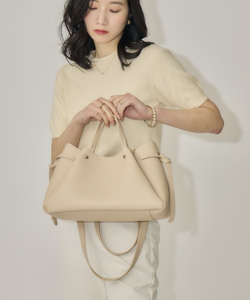 NEUNA(ヌナ)の「【iPadがすっぽり入る◎&ポーチ付き!】ノットハンドルバッグ(トートバッグ・レディース・ブラック/ライトベージュ・FREE)」の14枚目の写真