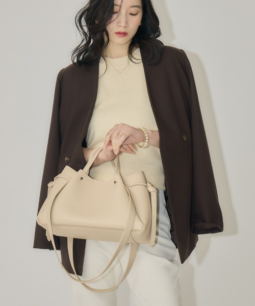NEUNA(ヌナ)の「【iPadがすっぽり入る◎&ポーチ付き!】ノットハンドルバッグ(トートバッグ・レディース・ブラック/ライトベージュ・FREE)」の22枚目の写真