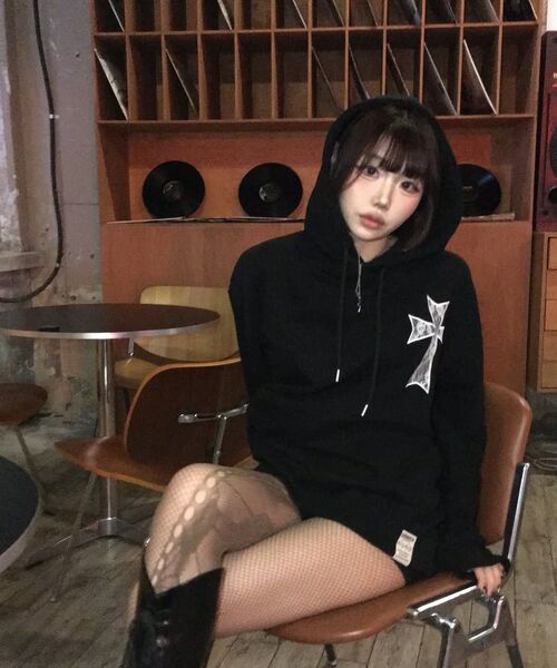 GRAVER（グレーバー）の「[ユニセックス]ドットクロス_レースフードパーカー_ブラック（パーカー・レディース・ブラック・MEDIUM/LARGE/SMALL）」の10枚目の写真