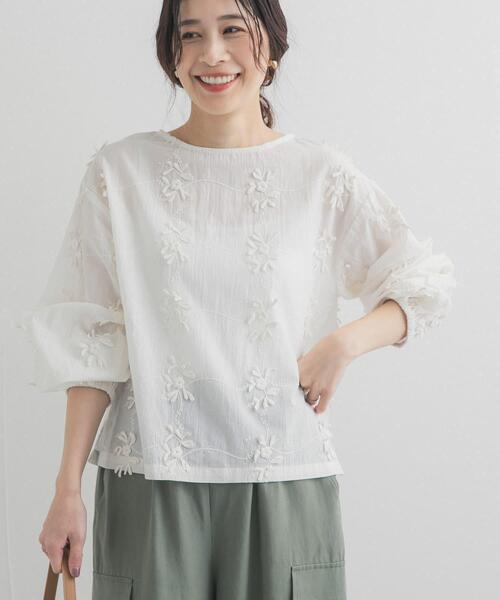 URBAN RESEARCH DOORS（アーバンリサーチドアーズ）の「立体刺繍ブラウス（シャツ/ブラウス・レディース・オフホワイト/ブラック・FREE）」の5枚目の写真