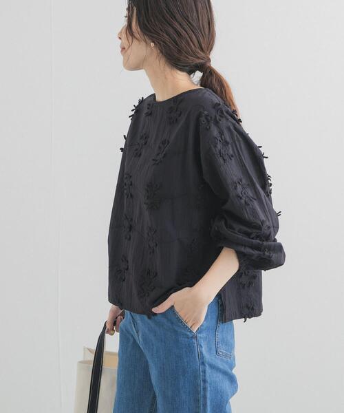 URBAN RESEARCH DOORS（アーバンリサーチドアーズ）の「立体刺繍ブラウス（シャツ/ブラウス・レディース・オフホワイト/ブラック・FREE）」の20枚目の写真