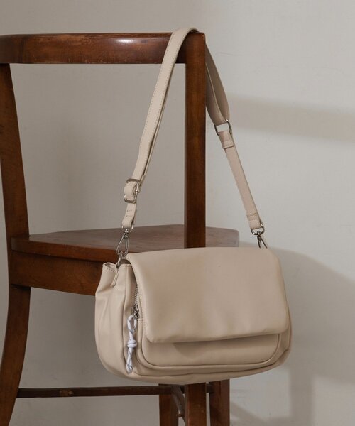 CIAOPANIC TYPY（チャオパニックティピー）の「：【550mlペットボトル収納可能】フラップデザインBAG（ショルダーバッグ・レディース・アイボリー/ブラック/ブラウン/イエロー・ONE SIZE）」の2枚目の写真