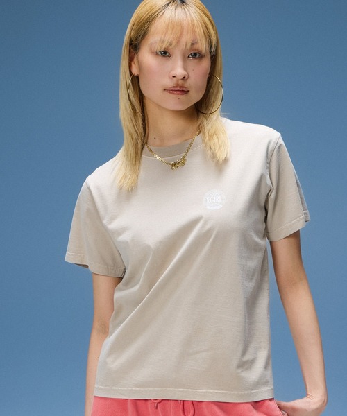 X-girl(エックスガール)の「FADED CIRCLE LOGO S/S TEE(Tシャツ/カットソー・レディース・ブルー/ブラック/ベージュ・S/M/L)」の4枚目の写真