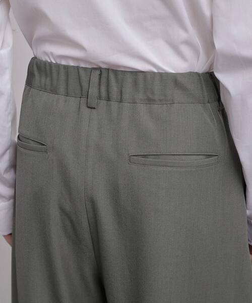 tk.TAKEO KIKUCHI（ティーケータケオキクチ）の「ディープタックスラックス（その他パンツ・メンズ・ダークグレー/ブラック・01/03/02）」の4枚目の写真