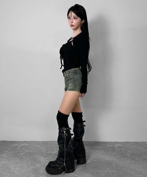 FOLLOWIN(フォロウィン)の「太ベルトスタッズデザインデニムショートパンツ(デニムパンツ・レディース・ブルー/ブラック・SMALL/MEDIUM/LARGE)」の21枚目の写真