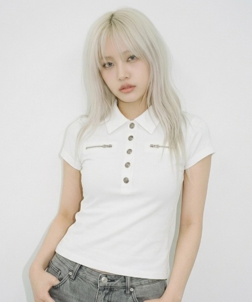 .KOM(ドットコム)の「A'GEM/9 × .kom 『.KOM/ドットケーオーエム』ジップポケットポロトップス(シャツ/ブラウス・レディース・ホワイト/ブラック・FREE)」の2枚目の写真