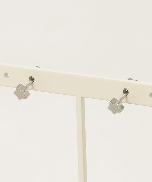 tunee(チュニー)の「【456820】Y2Kシルバースターピアス(RZ)(ピアス(両耳用)・レディース・シルバー・MEDIUM/SMALL)」の6枚目の写真