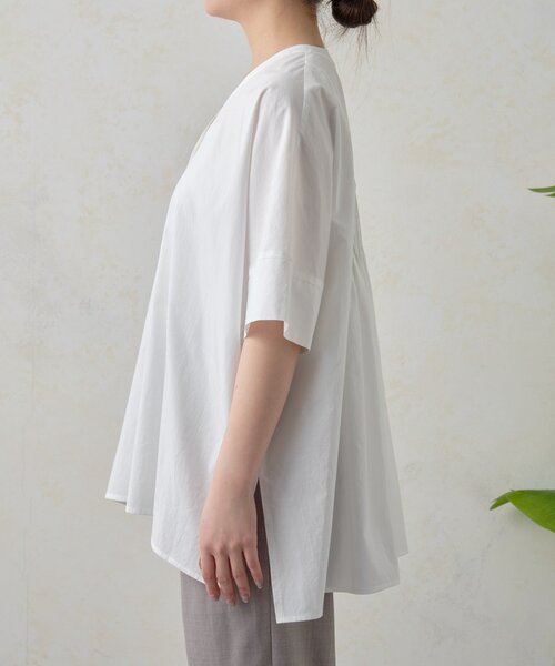Jena espace merveilleux（ジェナ　エスパスメルヴェイユ）の「バックピンタックシャツ（シャツ/ブラウス・レディース・サックスブルー/オフホワイト/ネイビー・FREE）」の10枚目の写真