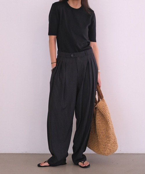 AKTE(アクテ)の「ショルダーパッドクルーネックTシャツ(Tシャツ/カットソー・レディース・ホワイト×ブラック/ブラック・FREE)」の7枚目の写真