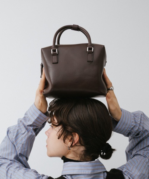 arholiday.standard(エーアールホリデースタンダード)の「2way real leather cube mini boston bag / 2wayリアルレザーキューブミニボストン(ボストンバッグ・レディース・ブラック/ブラウン・FREE)」の2枚目の写真