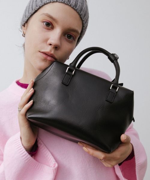 arholiday.standard(エーアールホリデースタンダード)の「2way real leather cube mini boston bag / 2wayリアルレザーキューブミニボストン(ボストンバッグ・レディース・ブラック/ブラウン・FREE)」の1枚目の写真