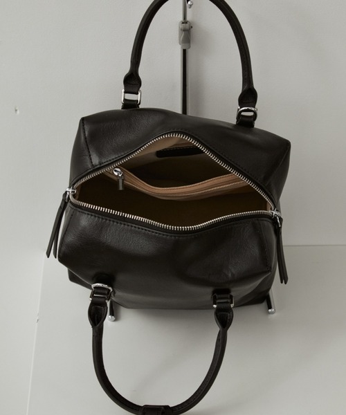 arholiday.standard(エーアールホリデースタンダード)の「2way real leather cube mini boston bag / 2wayリアルレザーキューブミニボストン(ボストンバッグ・レディース・ブラック/ブラウン・FREE)」の6枚目の写真