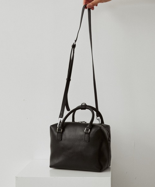 arholiday.standard(エーアールホリデースタンダード)の「2way real leather cube mini boston bag / 2wayリアルレザーキューブミニボストン(ボストンバッグ・レディース・ブラック/ブラウン・FREE)」の4枚目の写真