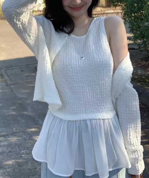 COCOMOMO(ココモモ)の「大人可愛い欲張りペプラムアンサンブル カーディガン ペプラムタンクトップ セット アンサンブル ノースリーブ ペプラム セットアップ ぽこぽこ 長袖 春服 夏服 秋服(アンサンブル・レディース・ブラック/ホワイト・FREE)」の2枚目の写真