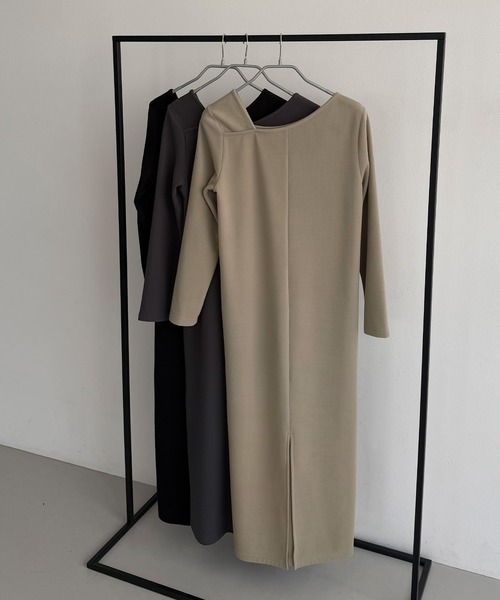 callautia(カラウティア)の「アシメネック裏起毛ワンピース(ワンピース・レディース・グレイッシュベージュ/ブラック/チャコール・LARGE/MEDIUM/SMALL)」の17枚目の写真