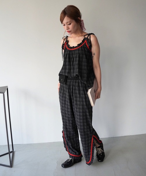 SANSeLF(サンセルフ)の「【SANSeLF】レトロパイピングチェックキャミセットアップ saw26s073(セットアップ・レディース・ブラック/ブラウン・FREE)」の22枚目の写真